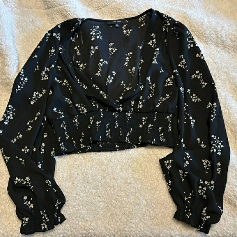 Love Tree Cropped Black Floral Blouse-Medium
